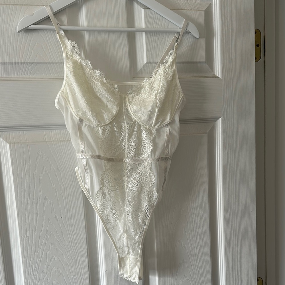 Elegant Lace Bodysuit in Cream